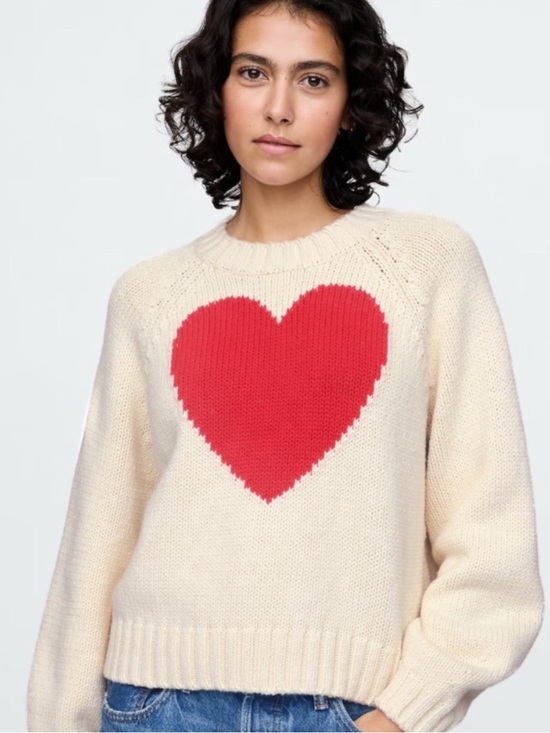 GAP Sweaters - GAP Cream Sweater with Red Heart Motif - Women's Cozy Knit